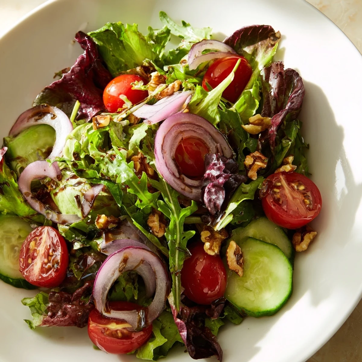 Fresh Quick Balsamic Vinegar Salad: colorful tomatoes and greens glistening with savory balsamic dressing.